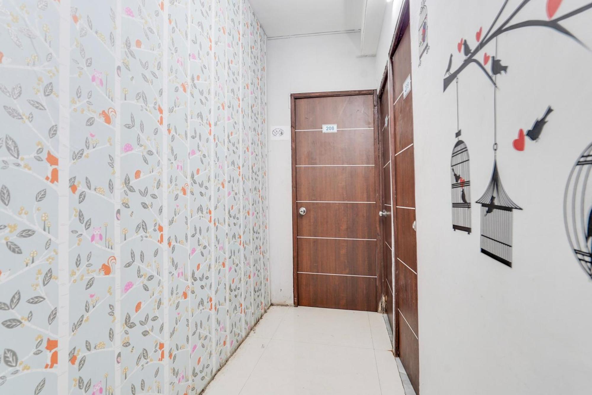Hotel O Day Night Rooms Surat Eksteriør bilde