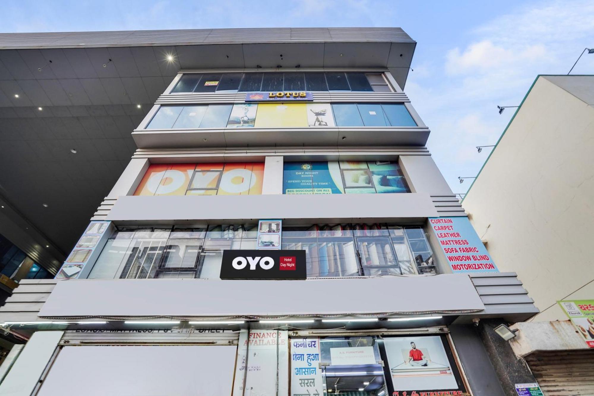 Hotel O Day Night Rooms Surat Eksteriør bilde