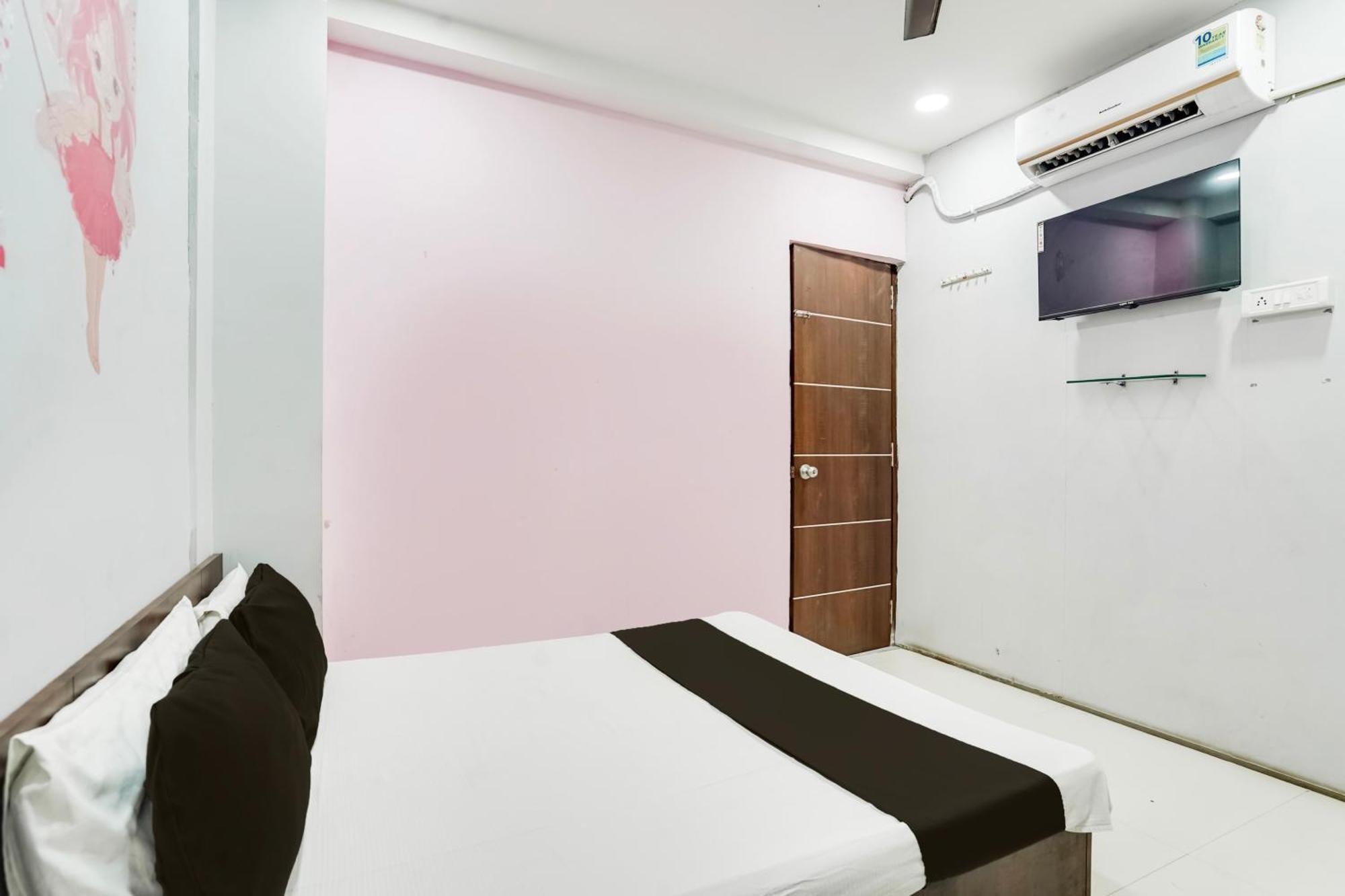 Hotel O Day Night Rooms Surat Eksteriør bilde