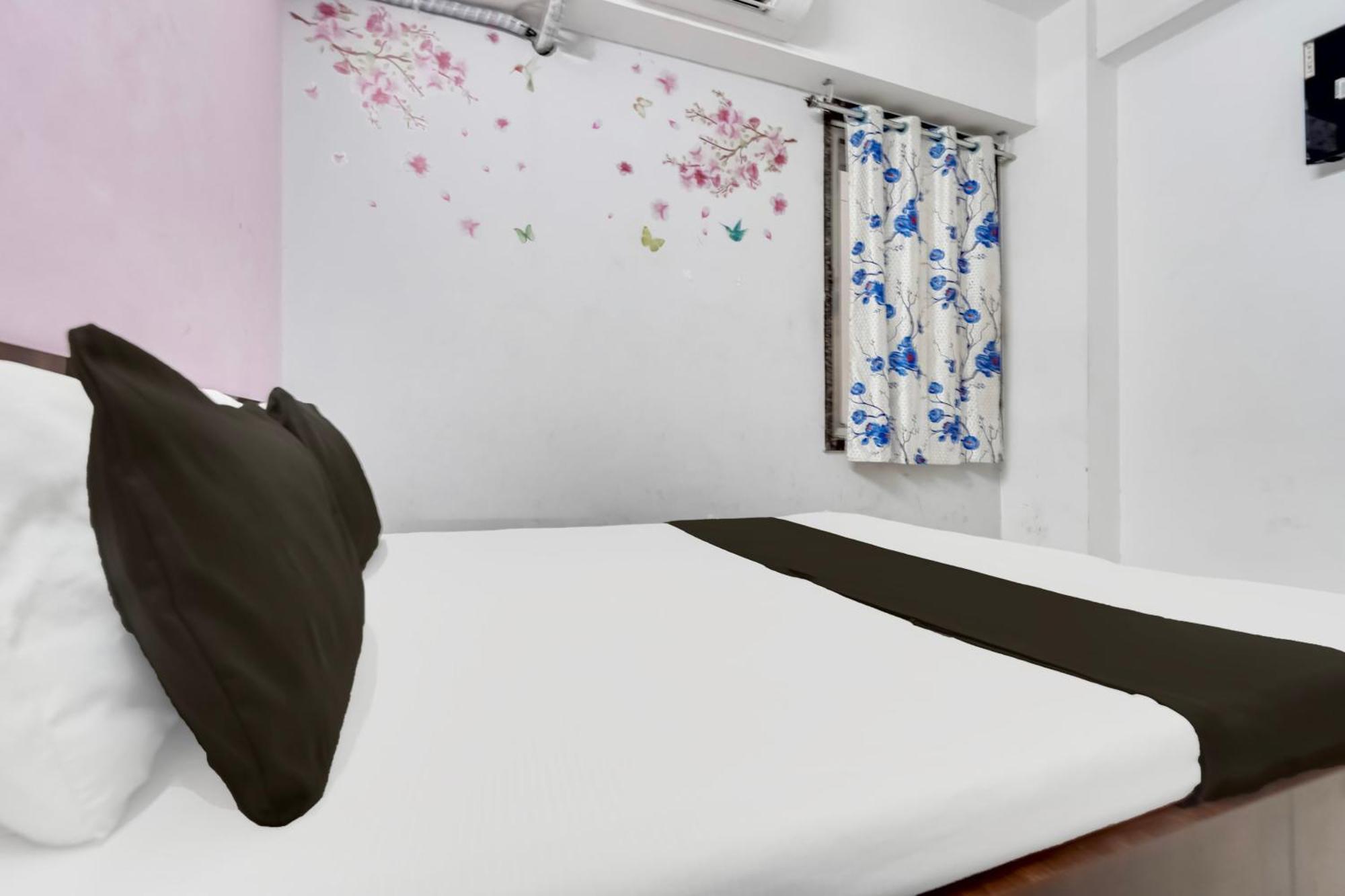 Hotel O Day Night Rooms Surat Eksteriør bilde